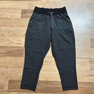Lululemon cropped joggers